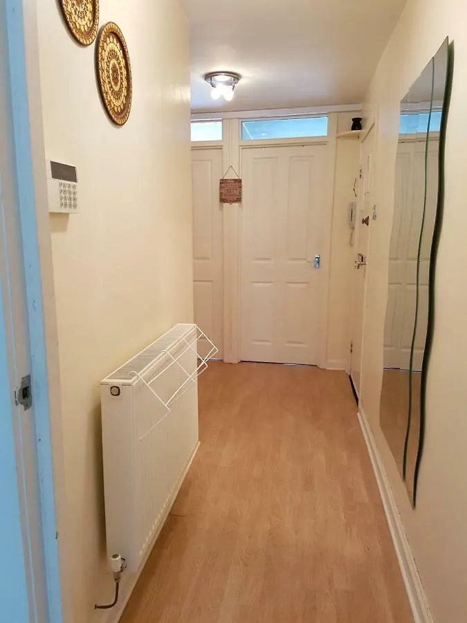 A Double Room In Vibrant Leith- Female Guest Only בריטניה