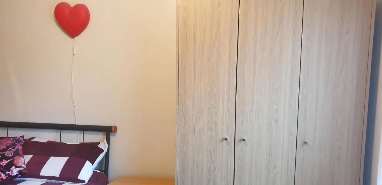 A Double Room In Vibrant Leith- Female Guest Only Rum i privatbostad Edinburg